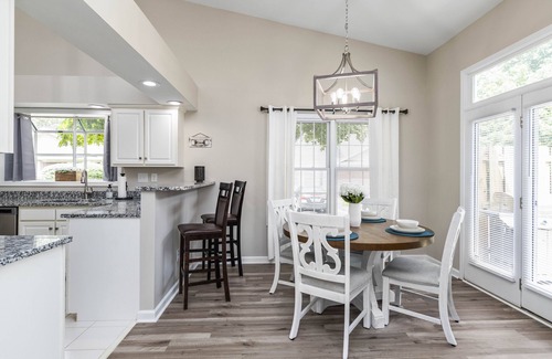 Lexington House | Castle Glow - Townhome Walk to Kroger Field - UK - Grill