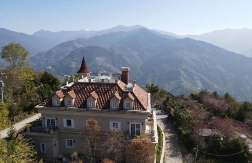 Ren'ai House | Castle On A Cloud