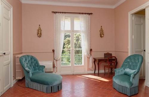 Meze Other | Castle, Pool & Park, 15 km from beaches & Sète