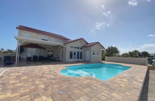 Painters Hill House | Castle, pvt pool, hot tub, beach, mini-golf, dock, fishing, ping pong