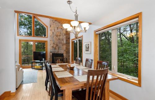 Nellysford House | Castle Snow with Wintergreen Advantage