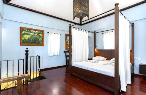 Alozaina Apartment | Castle Tower apartment in rural holiday park 'Picasso'