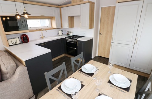 Pendine Cottage | CASTLEVIEW 22, pet friendly, character holiday cottage in Pendine