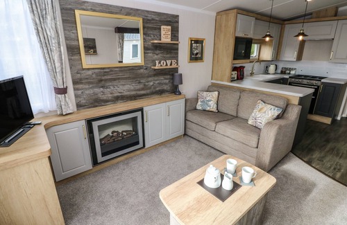 Pendine Cottage | CASTLEVIEW 22, pet friendly, character holiday cottage in Pendine