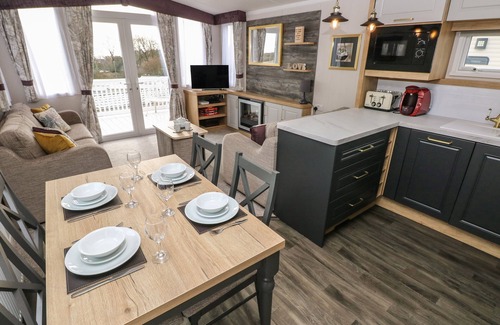 Pendine Cottage | CASTLEVIEW 22, pet friendly, character holiday cottage in Pendine