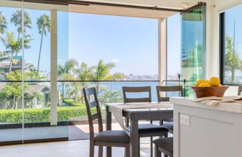Crown Point House | Catamaran by AvantStay 50ft to Beach Views