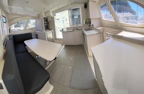 Fiumaretta Boat Rental | Catamarano Leopard 44 a Bocca di magra