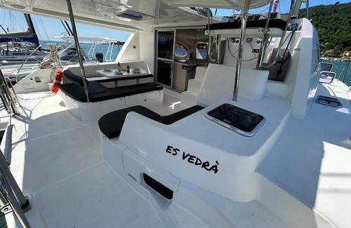 Fiumaretta Boat Rental | Catamarano Leopard 44 a Bocca di magra