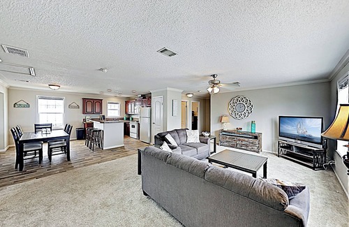 Seabreeze Historic District Condo | Catch Bike Week in Style!n2BR/2BA Beachfront Condo — March 1–8, 2025