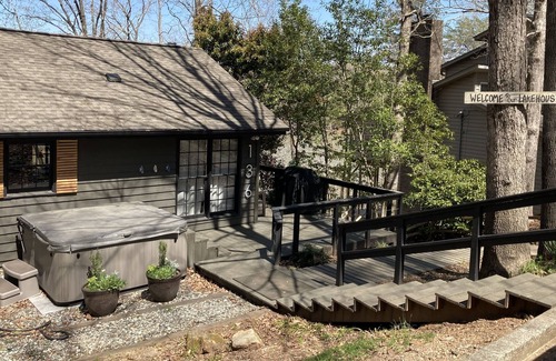 Martin House | Catch & Relax Lakehouse +deep water +hot tub +large double decker dock +sunsets