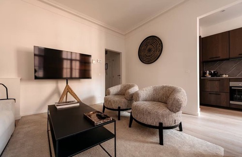 University District Apartment | Cathedral View Apartment With Terrace