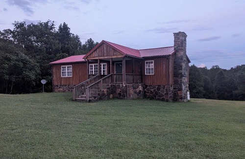 Nelson Cottage | Cattle farm getaway in Virginia's best wine & beer country! Fiber Optic Wi-Fi!