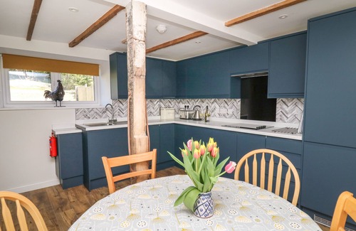 Cardigan Cottage | CATTLE TREE COTTAGE, pet friendly, with hot tub in Cardigan