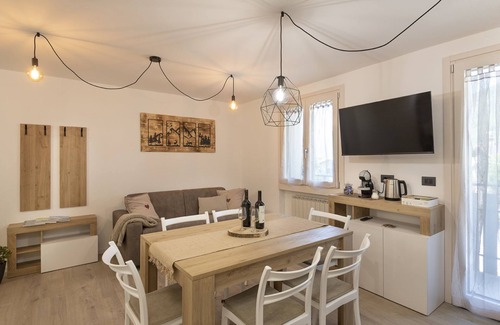 Temu Apartment | Caty's Home - Two Bedroom Apartment, Sleeps 6