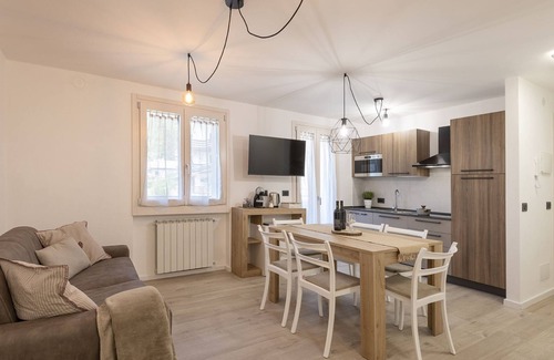 Temu Apartment | Caty's Home - Two Bedroom Apartment, Sleeps 6