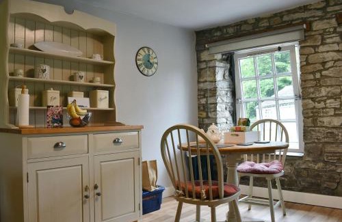 Leyburn House | Cauldron Falls