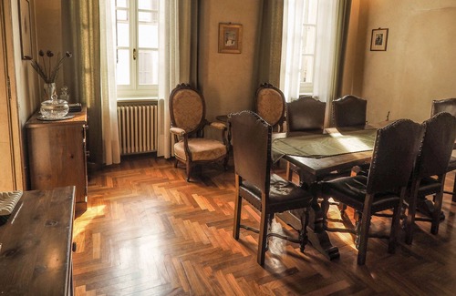 Parma City Centre Apartment | Cavallotti16. Large 17th century apartment in the historic center of Parma