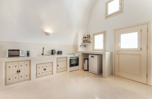 Karterados Villa | Cave at White Rock - Private outdoor jacuzzi