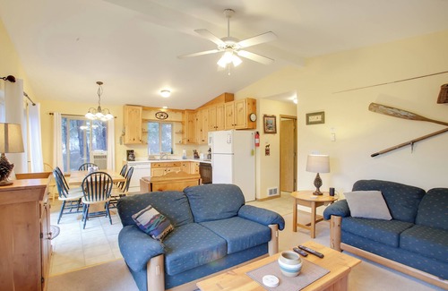 Worley Cottage | Cave Bay Vacation Rental w/Game Room!