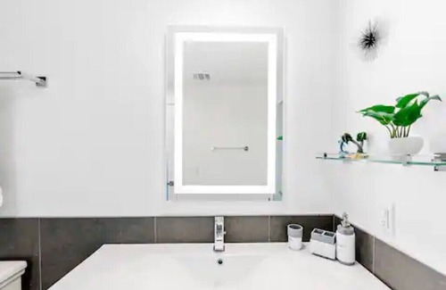 Downtown Los Angeles Apartment | Cave of Altamira in heart of DTLA with free parking- unit 509