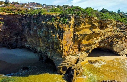 Caves Beach Apartment | Caves Beach Retreat - beach and local cafes