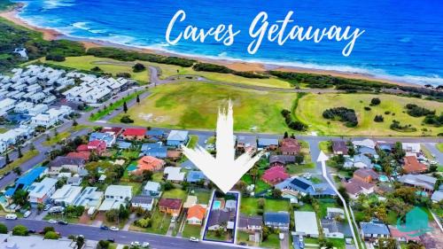 Caves Beach House | Caves Getaway - Pool, Air conditioned and close to the beach