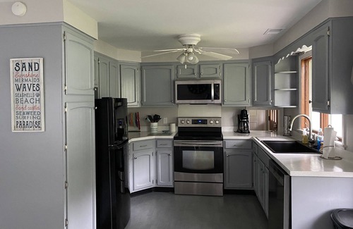 Union Springs House | Cayuga Lakefront Home - Large Yard - Firepit Patio - Island View - Walk To Town