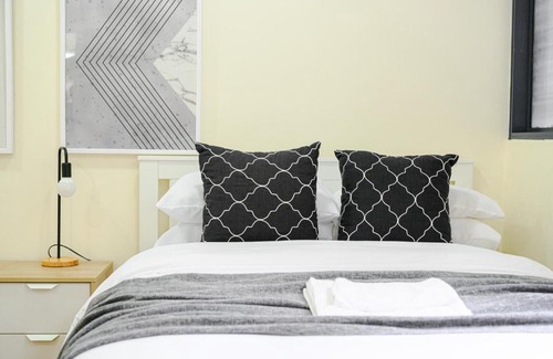 Ultimo Apartment | CBD 3br apt for 8 guests near Train & Shopping