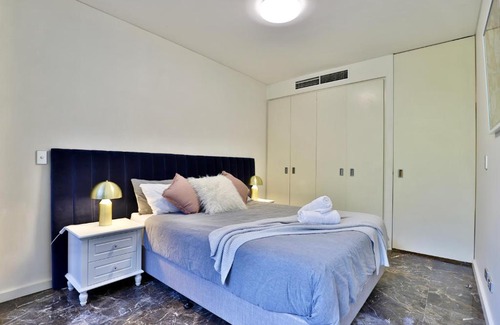 Darling Harbour Apartment | CBD Harbour Retreat - Lovely 2BR Home
