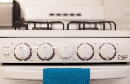 Loring Heights Apartment | (CCA) Affordable Hotel-Alternative Perfect for Long Term Stay