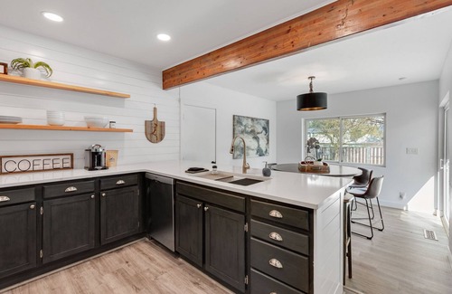 Coeur d'Alene House | CDA ID. Sanders Beach! Best Location! Newly Remodeled Addition! Pet Friendly.