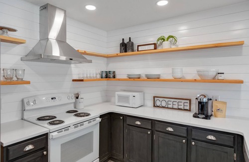 Coeur d'Alene House | CDA ID. Sanders Beach! Best Location! Newly Remodeled Addition! Pet Friendly.