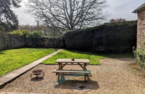 Llandenny Apartment | Cecile's Cottage at Cefn Tilla Court, Usk