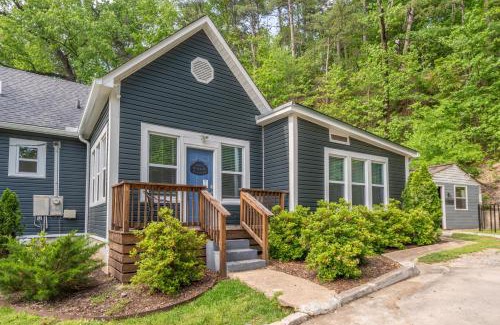 Hot Springs House | Cedar Blossom Bungalow is a cozy getaway with a 5 minute walk to downtown!