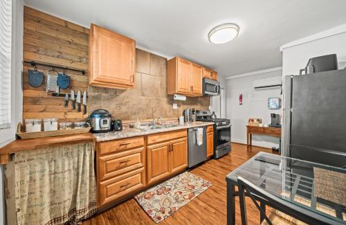 Hot Springs House | Cedar Blossom Bungalow is a cozy getaway with a 5 minute walk to downtown!
