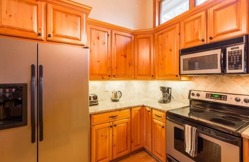 Avon House | Cedar Blue! Mountain Living at its best! 3 Bed/2 Bath + Loft! Ski In/Ski Out