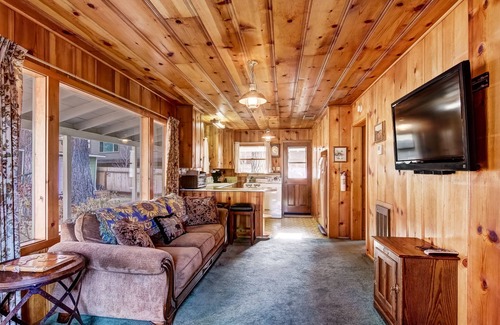 South Lake Tahoe Cabin | Cedar Cabin Lake Tahoe -Walking Distance to the Lake and Heavenly Gondola