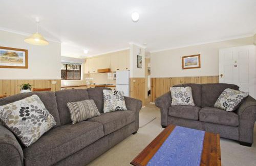 Bright House | Cedar Cottage - Unit 3 Tudor Village
