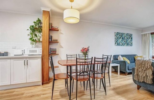Bright Apartment | Cedar Cottage Unit 5