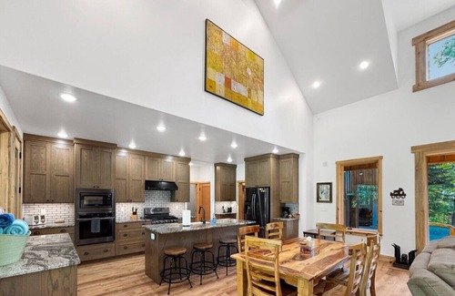 McCall Apartment | Cedar Creek .