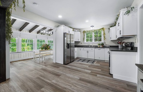 Valois House | Cedar Grove Cottage: garden paradise on Seneca Lake wine trail