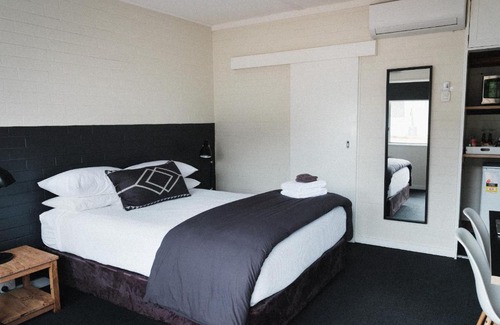Braidwood Hotel | Cedar Lodge