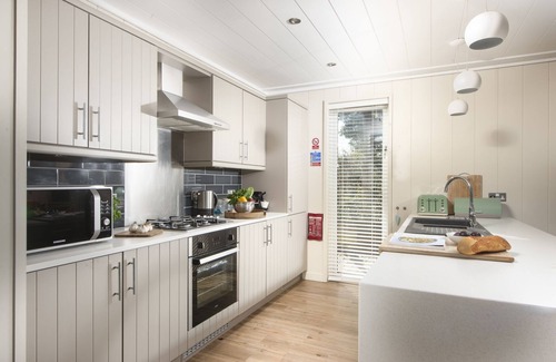 Cheddar Cabin | Cedar Lodge, Strawberryfield Park - a lodge that sleeps 4 guests in 1 bedroom