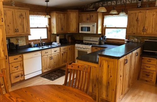 La Pointe Cabin | Cedar Log Cabin - Family Cabin located on the Robert Trent Jones Golf Course