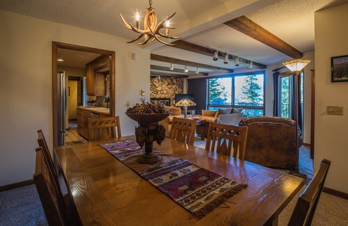 Windcliff Estates House | Cedar Lower Vacation Home at Windcliff by RedAwning