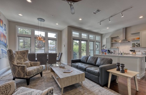 Southtown House | Cedar St. Haven | 3 Bed, 3.5 Bath