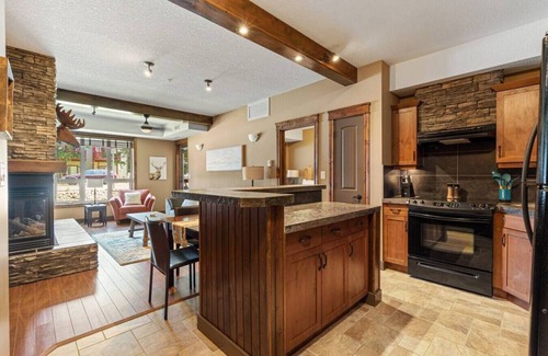 East Kootenay Apartment | Cedar & Stone | Pool | Hot Tub | Ground LVL | Pets