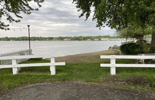 Cedar Lake House | Cedar Sunrise-1 BR Lake House