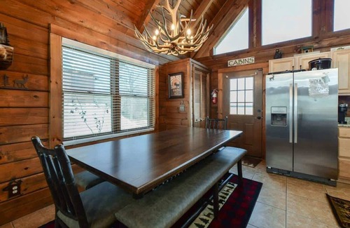 Big Cedars Cabin | Cedarside Lodge - Close to Nature's Arena Concerts