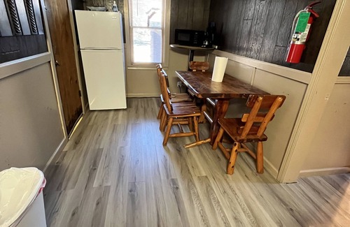 Davis Cabin | Cedarvale Cabins at Turner Falls